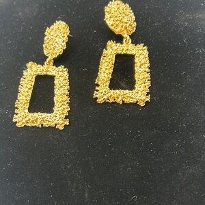 Elegant Gold Textured Earrings